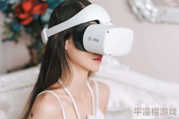 草莓视频www2025全新VR体验带你身临其境感受梦幻世界